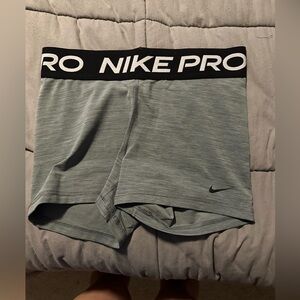 NIKE PRO size medium 5inch short